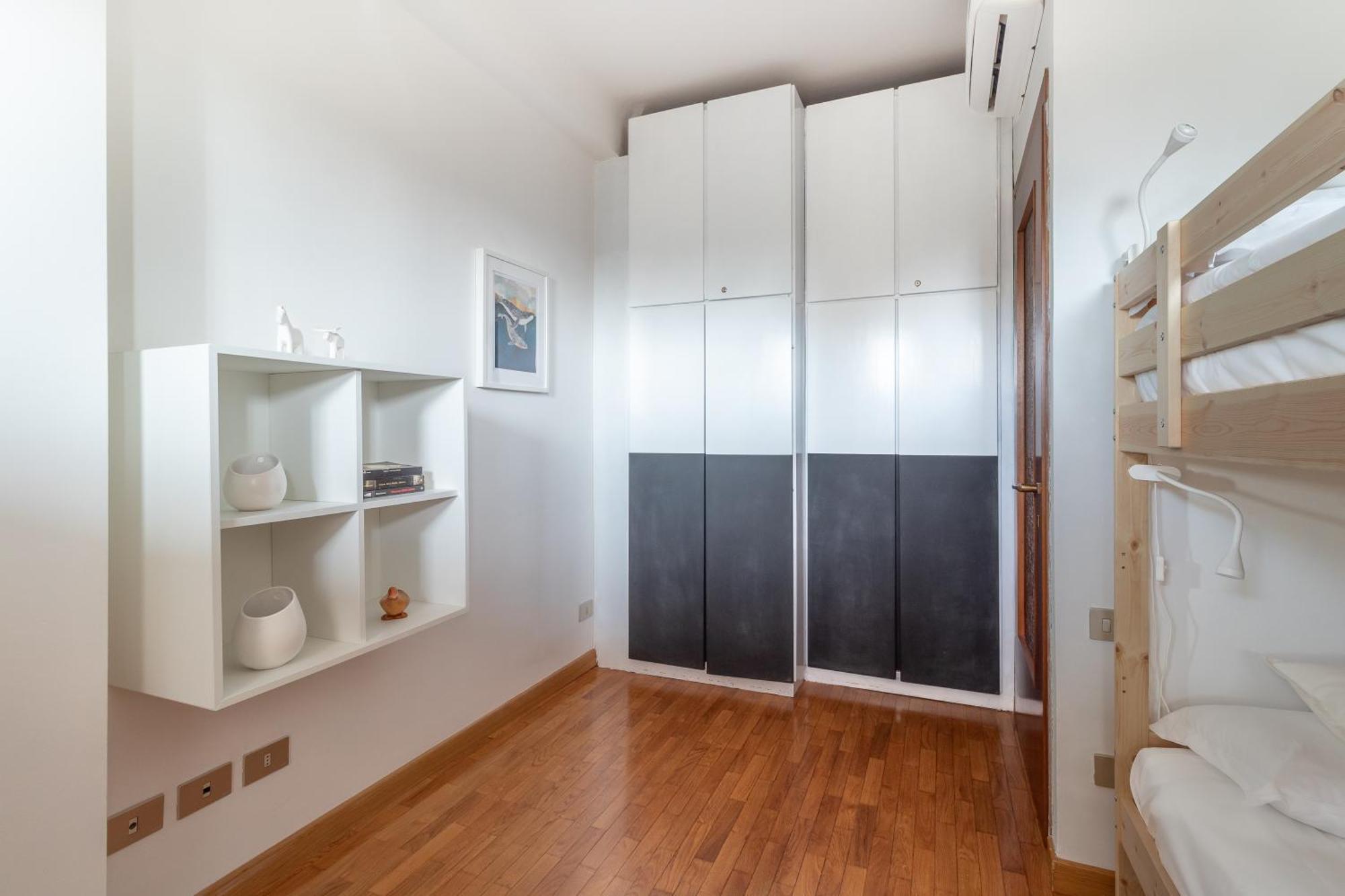 Apartamento Trilocale In Via Pogatschnig 40 -- San Siro-rho Fiera-duomo